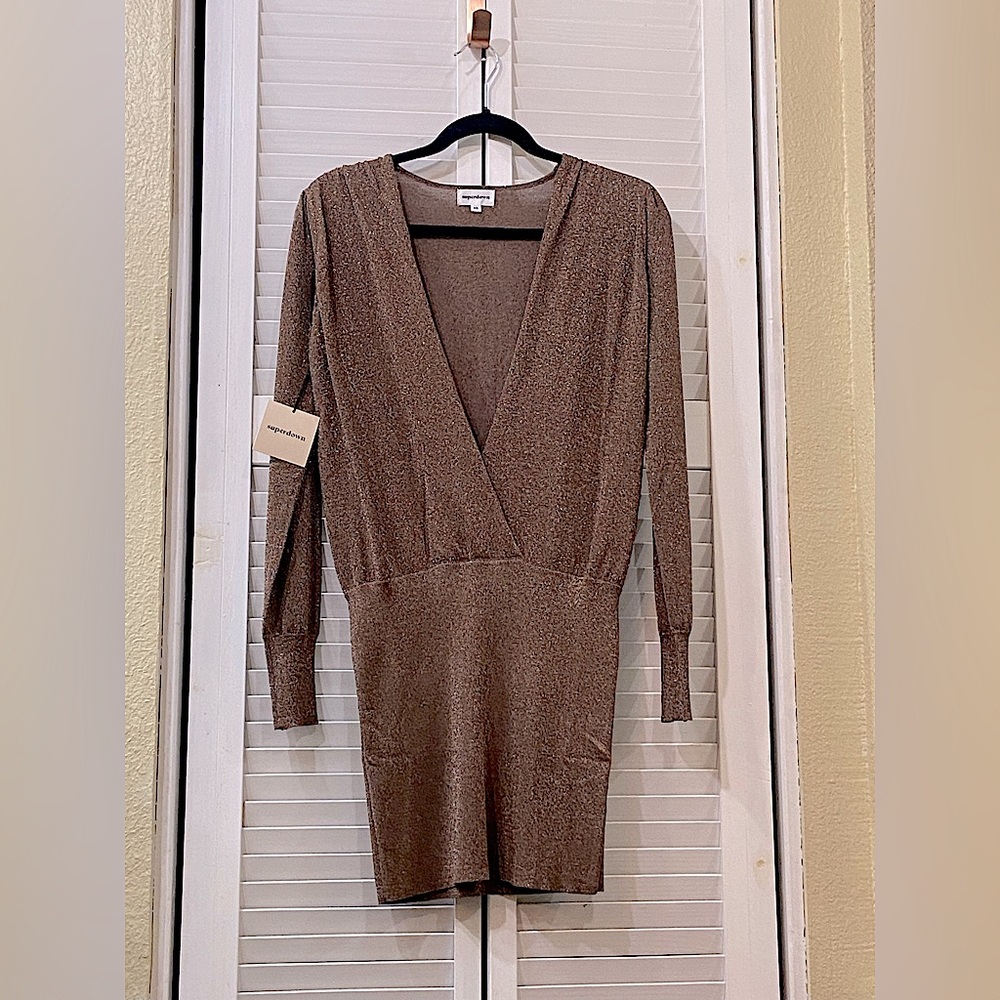 Glittery rosegold knitted throughout this beautiful rose gold top/dress in XS.